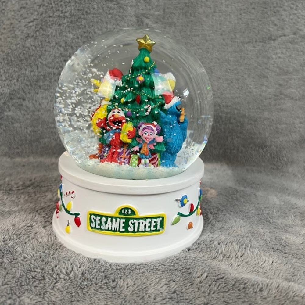 Sesame Street Christmas Snow Globe Collectible 2021 Seaworld Busch Garden